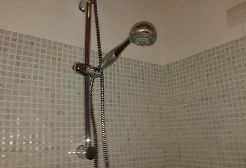 スタンダードトリプルルーム, Alenic