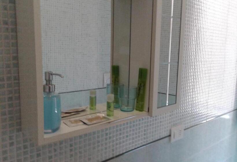 スタンダードトリプルルーム, Alenic