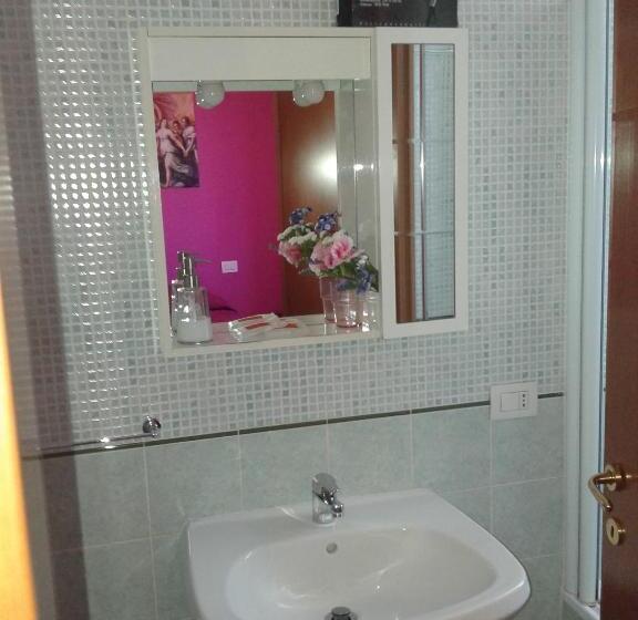 スタンダード4人部屋, Alenic