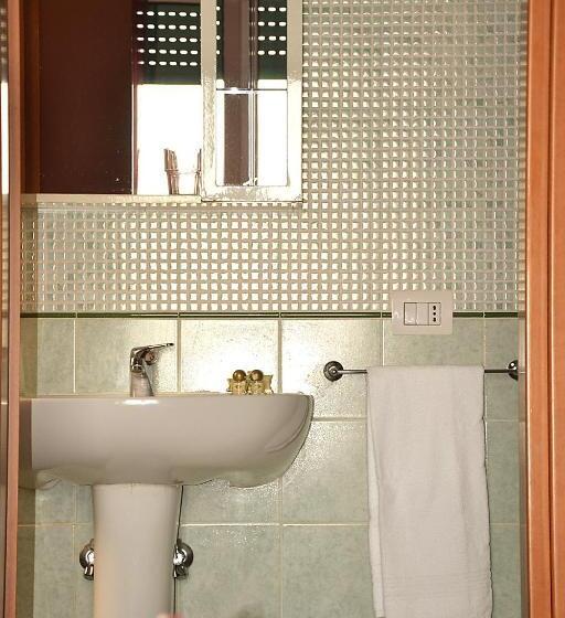 スタンダード4人部屋, Alenic