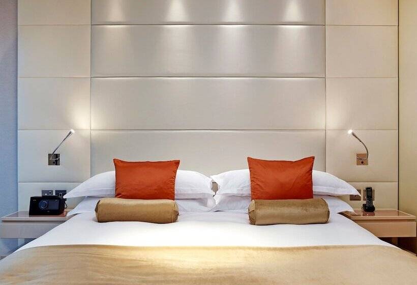 2 Bedrooms Apartment River View, Cheval Three Quays At The Tower Of London