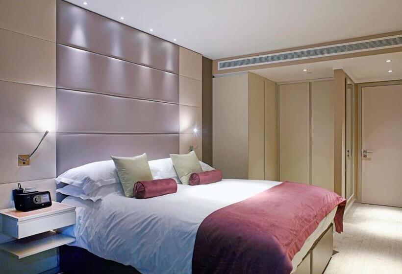 2 Bedrooms Apartment River View, Cheval Three Quays At The Tower Of London