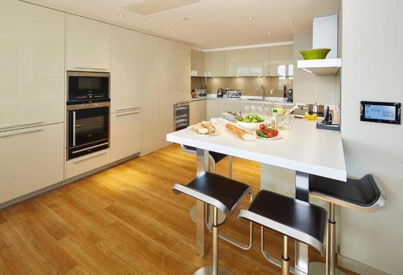 1 Bedroom Penthouse Apartment, Cheval Three Quays At The Tower Of London