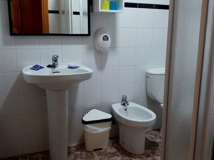 标准单人间, Alaska