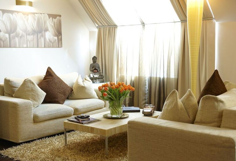 带两个卧室的顶楼公寓, Myplace Premium Apartments