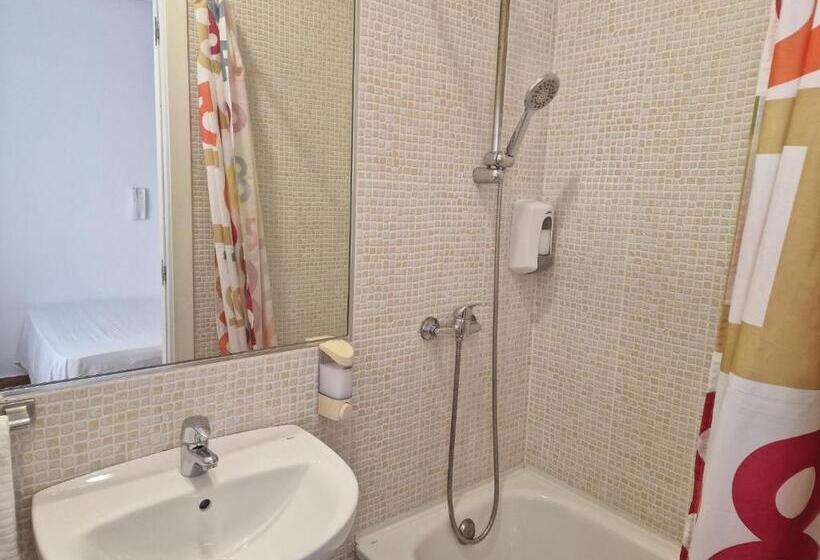 اتاق لوکس, Pensión Navarra