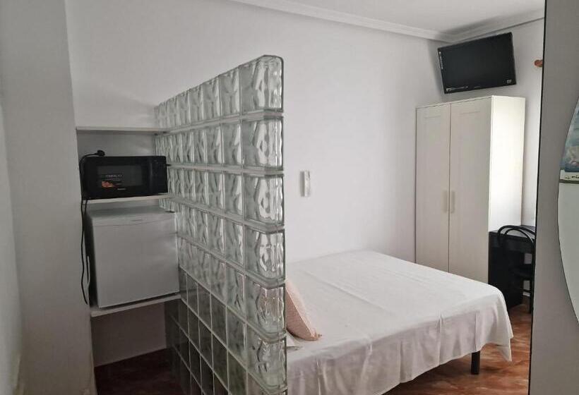 اتاق لوکس, Pensión Navarra