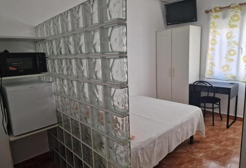 اتاق لوکس, Pensión Navarra