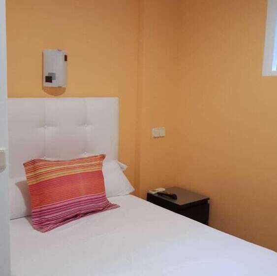 اتاق استاندارد یک نفره, Pensión Navarra