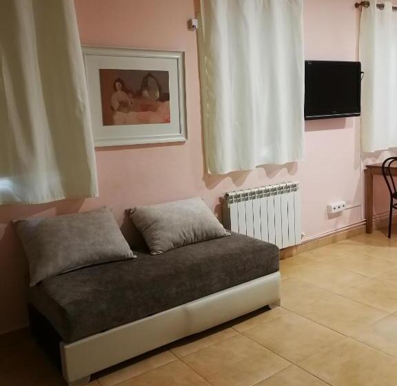 استودیوی استاندارد, Pensión Navarra