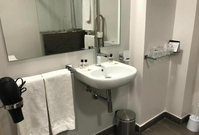 غرفة سوبيريور ثلاثية, Olarain