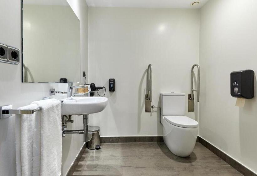 غرفة سوبيريور ثلاثية, Olarain