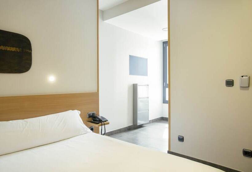 غرفة قياسية فردية, Olarain