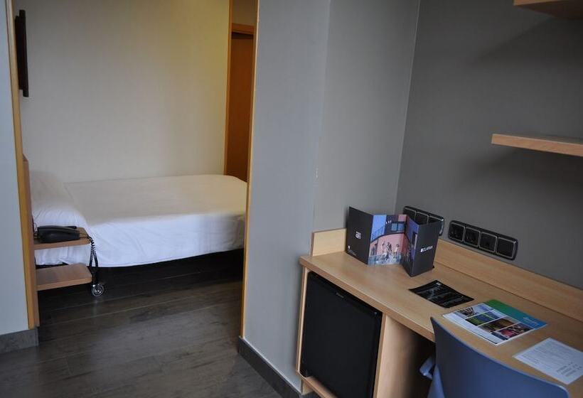 غرفة قياسية فردية, Olarain