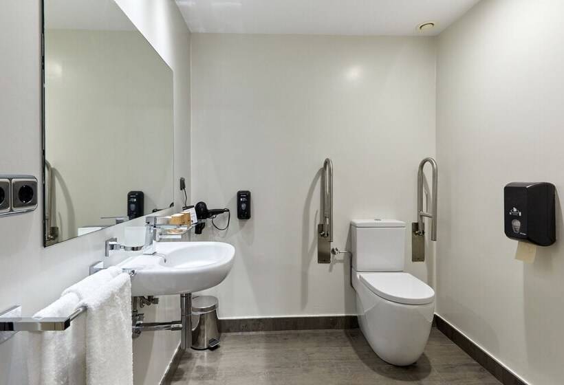 غرفة سوبيريور ثلاثية, Olarain