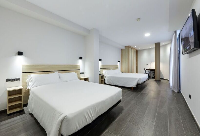 غرفة سوبيريور ثلاثية, Olarain