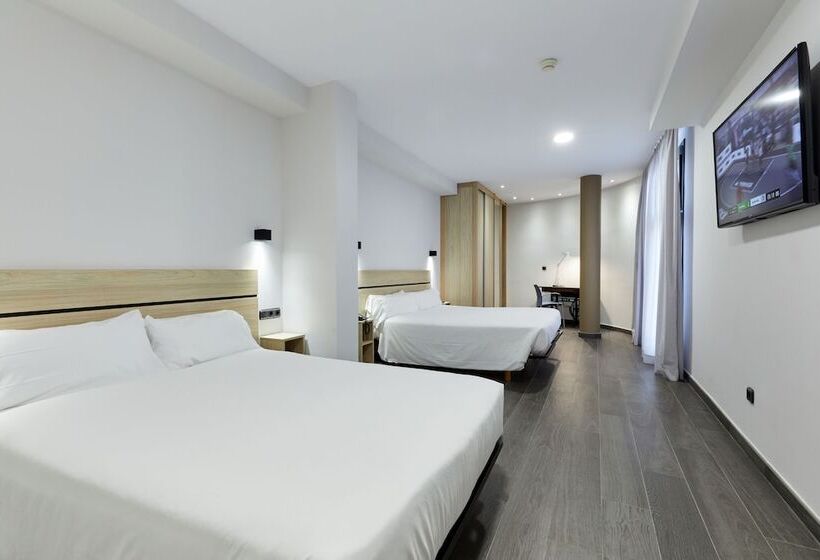 غرفة سوبيريور ثلاثية, Olarain