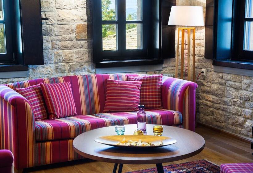 سوییت اجرایی, Aristi Mountain Resort