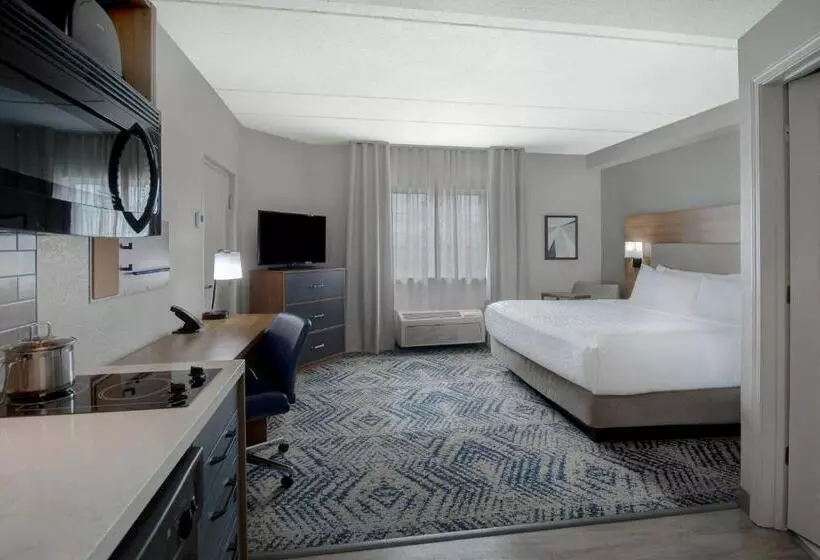 キングサイドベッドのスタンダードワンルーム, Candlewood Suites Columbia Fort Jackson, An Ihg