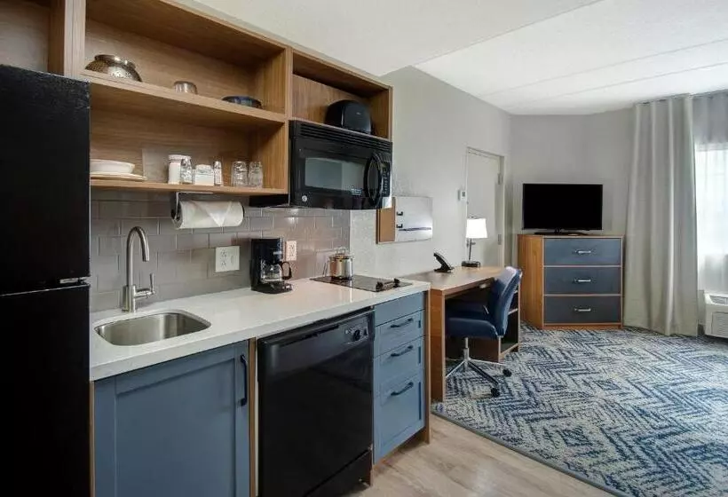 キングサイドベッドのスタンダードワンルーム, Candlewood Suites Columbia Fort Jackson, An Ihg