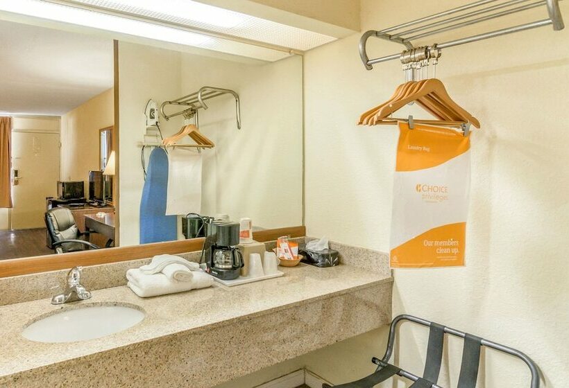 Номер Стандарт 2 Двуспальные Кровати, Econo Lodge Andalusia