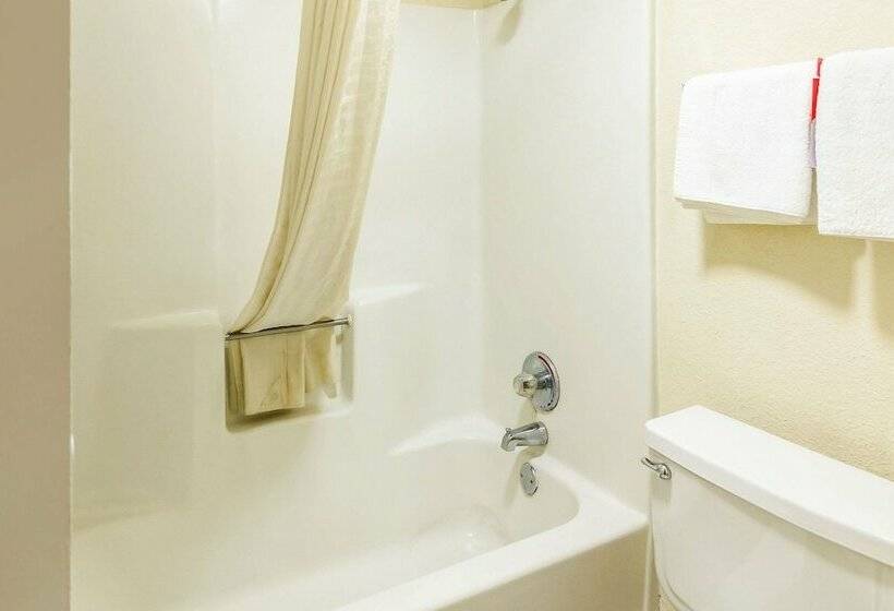 غرفه قياسيه سريرين مزدوجين, Econo Lodge Andalusia