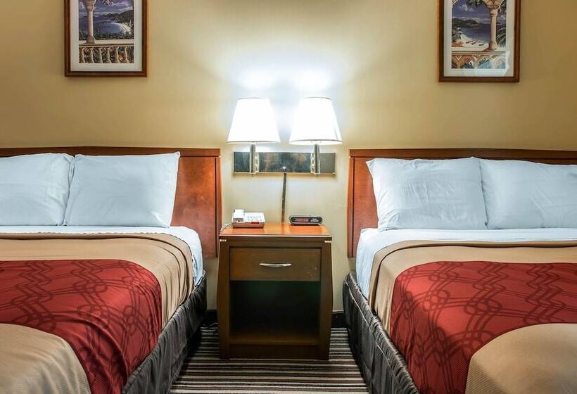 带2个双人床的标准工作室, Econo Lodge