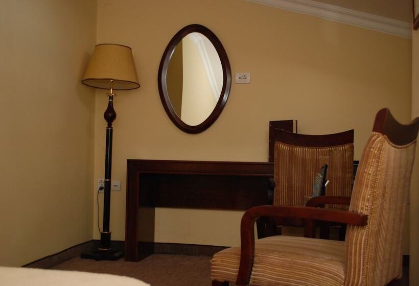 اتاق استاندارد یک نفره, Garni Hotel Planeta Inn