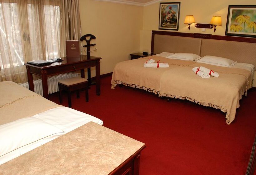 اتاق استاندارد سه نفره, Garni Hotel Planeta Inn