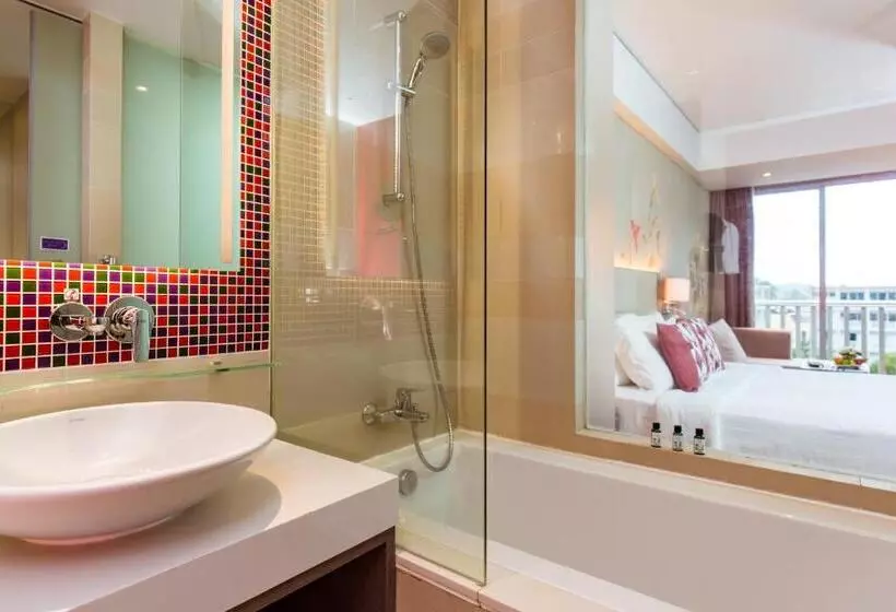キングサイズベッドのスーペリアルーム, Grand Mercure Phuket Patong