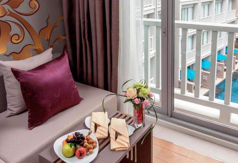 디럭스 룸 킹사이즈 침대, Grand Mercure Phuket Patong