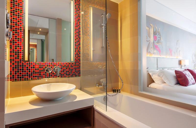 디럭스 룸 킹사이즈 침대, Grand Mercure Phuket Patong