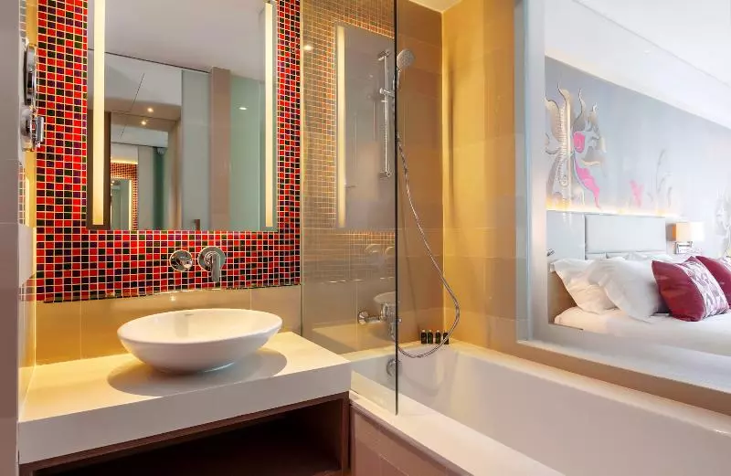 キングサイズベッドのスーペリアルーム, Grand Mercure Phuket Patong
