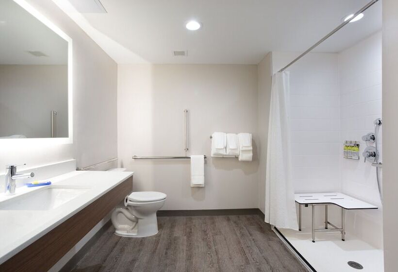 Номер Стандарт 2 Двуспальные Кровати, Holiday Inn Express & Suites   Morehead City, An Ihg