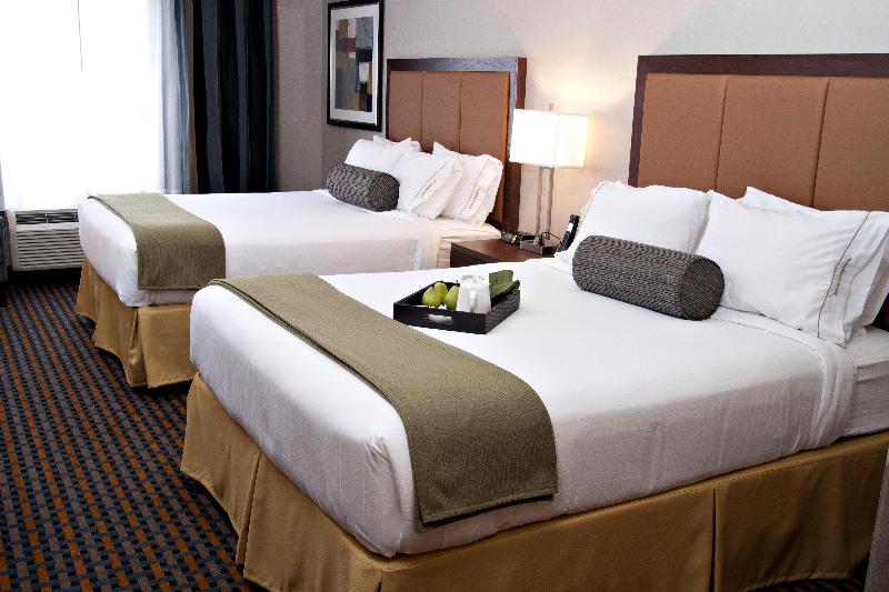 جناح, Holiday Inn Express Pembroke, An Ihg