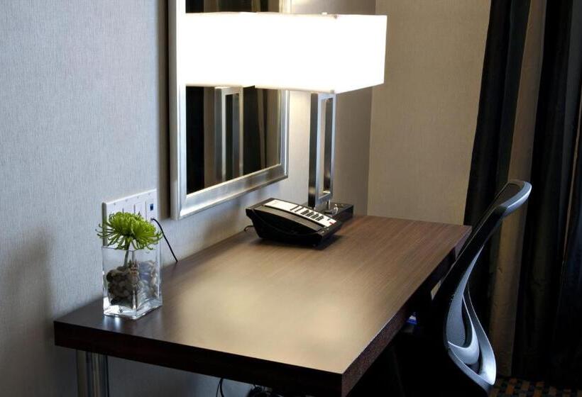 غرفة قياسية سرير كينج لذوى الإحتياجات الخاصة, Holiday Inn Express Pembroke, An Ihg