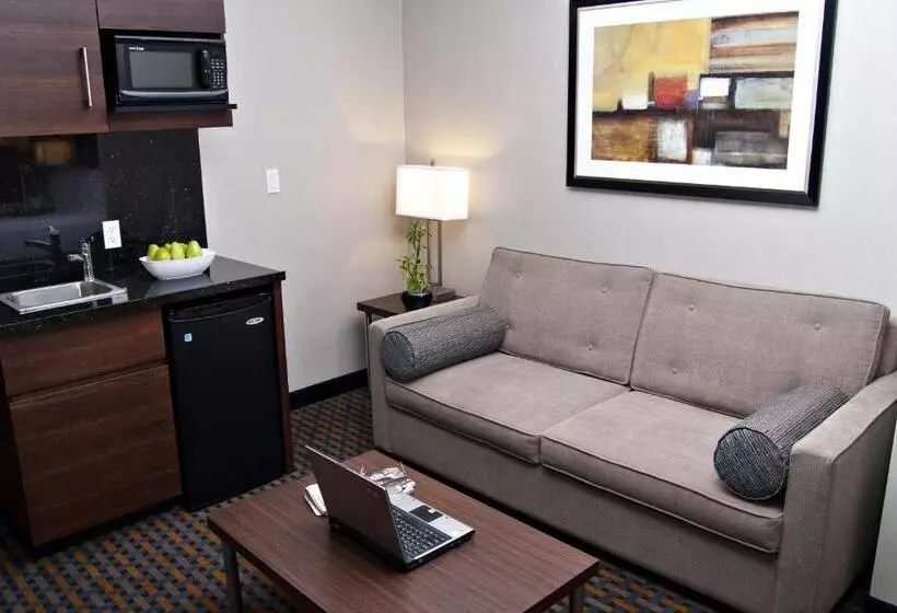キングサイズベッドのスイートルーム, Holiday Inn Express Pembroke, An Ihg