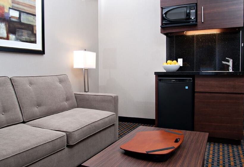 جناح, Holiday Inn Express Pembroke, An Ihg