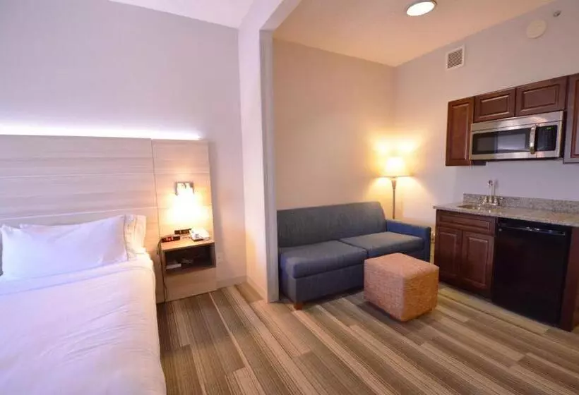 キングサイズベッドのスイートルーム, Holiday Inn Express Toledo Oregon, An Ihg
