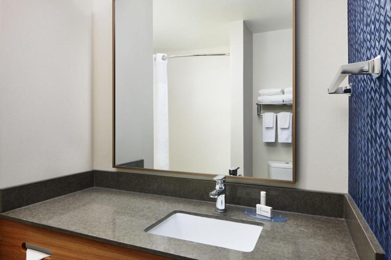 스위트 킹사이즈 침대, Holiday Inn Express Toledo Oregon, An Ihg