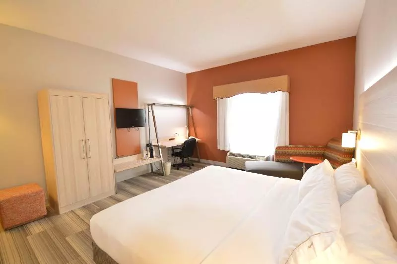 Standard Room King Bed Adapted for people with reduced mobility
