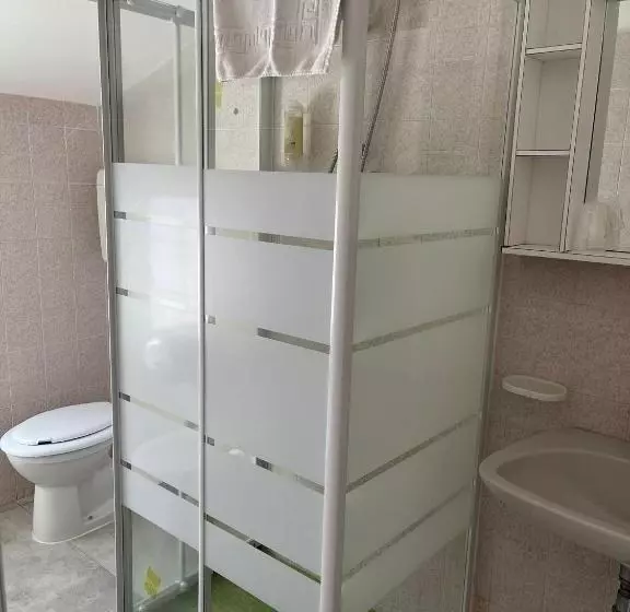 エコノミー4人部屋, Ideal Soleti Hotels