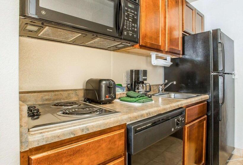 Люкс Кровать Кинг, Mainstay Suites St. Robert  Fort Leonard Wood