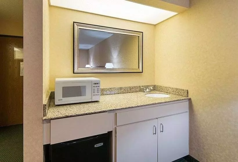 ２ダブルベッドのスタンダードルーム, Quality Inn Parkersburg Northvienna