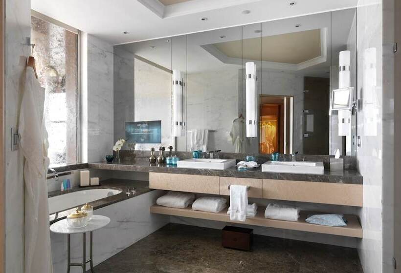 Deluxe Room, Raffles Istanbul