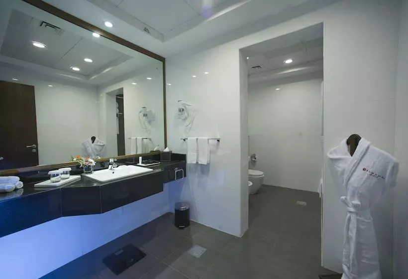 シティビューのデラックスルーム, Ramada By Wyndham Abu Dhabi Corniche