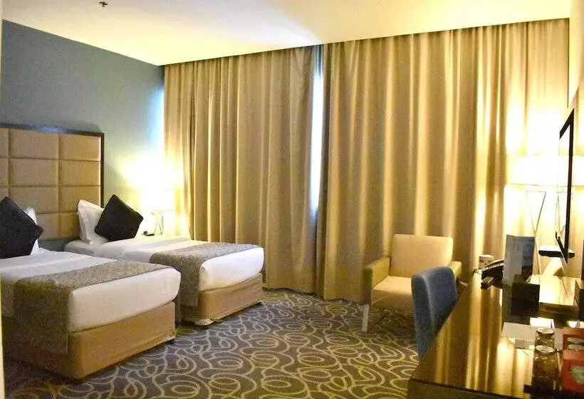 シティビューのデラックスルーム, Ramada By Wyndham Abu Dhabi Corniche
