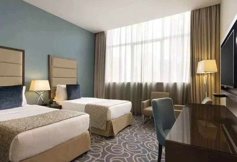シティビューのデラックスルーム, Ramada By Wyndham Abu Dhabi Corniche