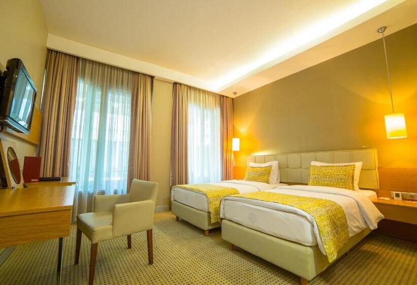 Habitació Estàndard Llit Queen, Ramada By Wyndham Podgorica