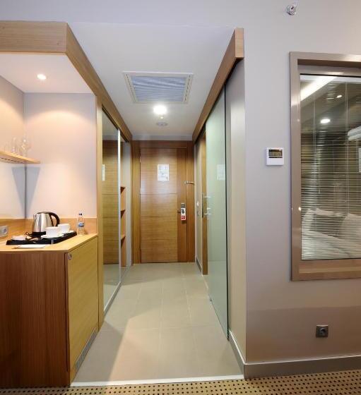 Habitació Estàndard Llit King, Ramada By Wyndham Podgorica